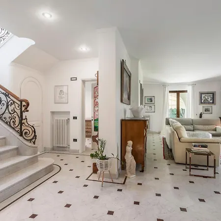 Villa Le Fontanelle In Dei Marmi With Ac